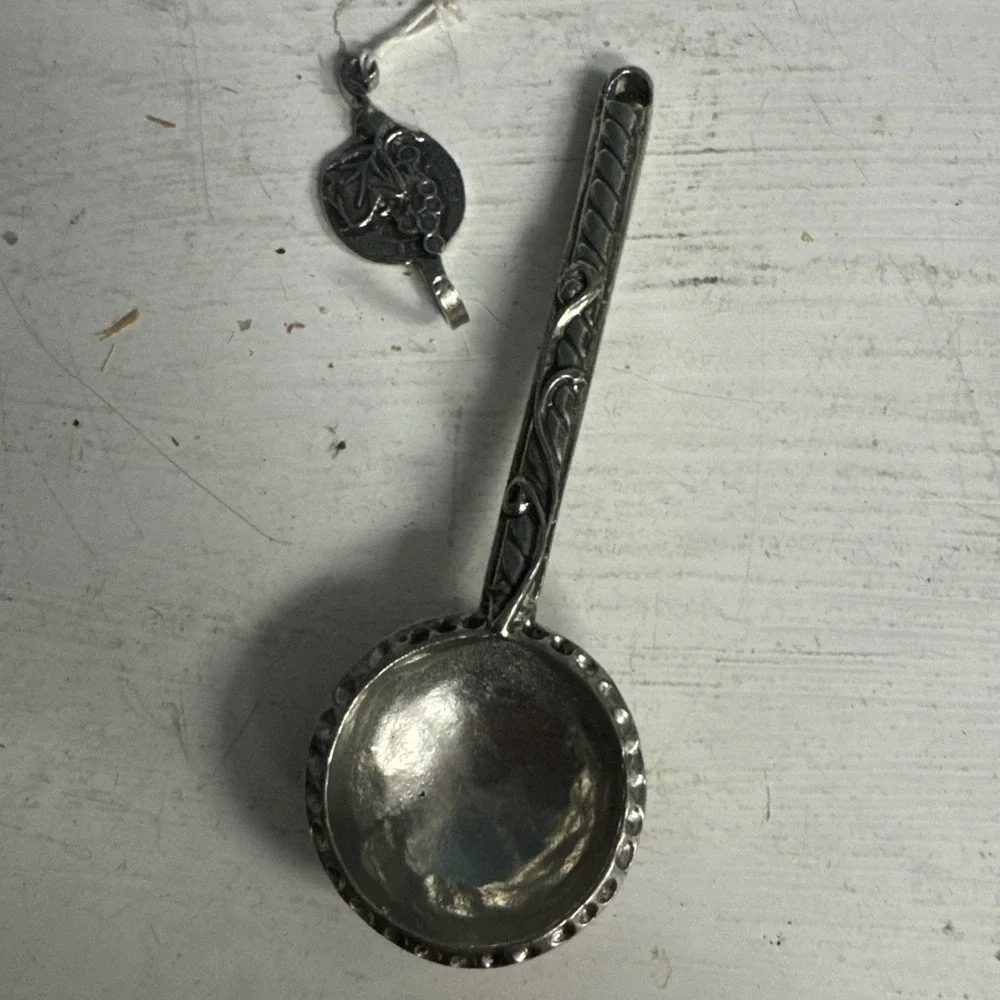 N/A ornate pewter